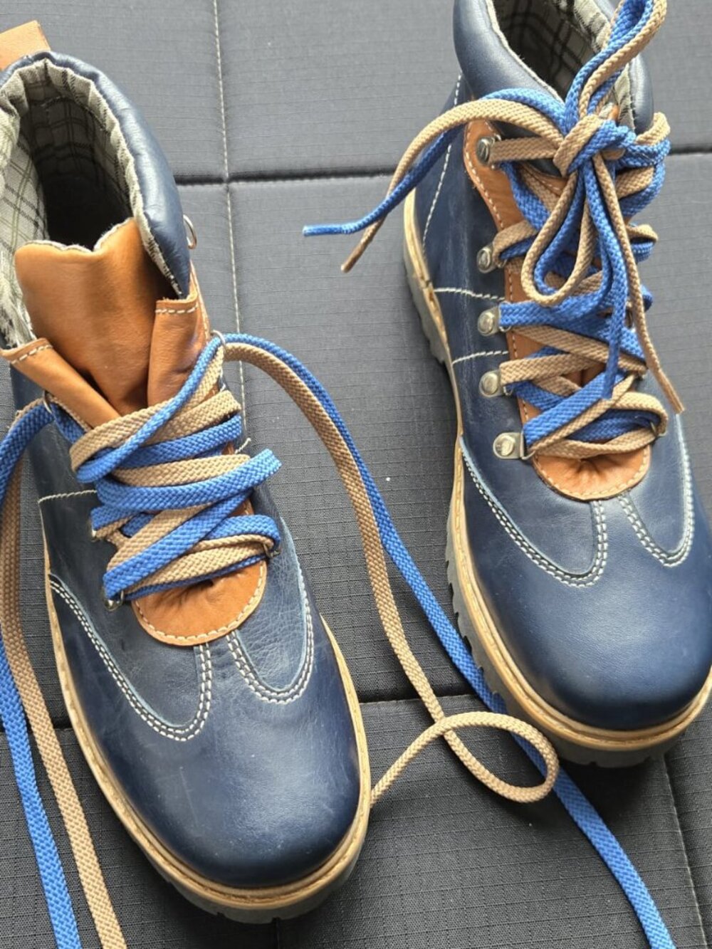 NEW Leather Hiking Boots EU 39 Navy Tan Lug Sole